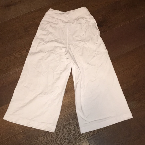 White lululemon pants. Size 4 - Picture 2 of 5